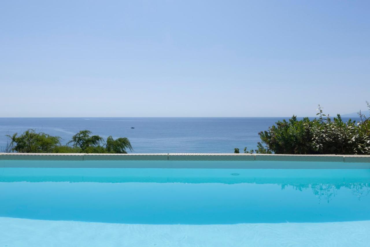 Luxury Villa By The Beach Steniaí Zewnętrze zdjęcie